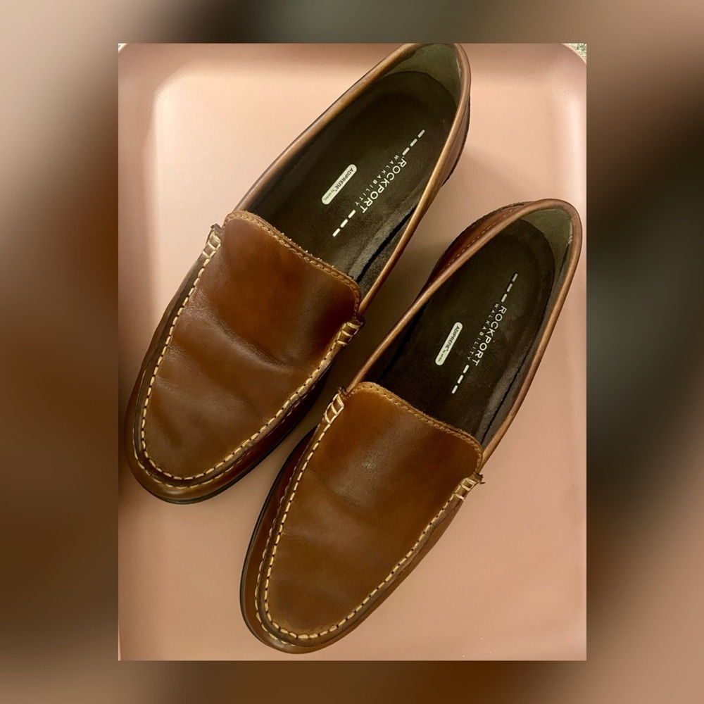 Rockport Men's Classic Loafer Venetian Slip-On Size 8.5 (worn only once inside)